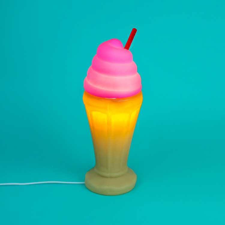 como fazer decoração de carnaval colorida luminária milkshake