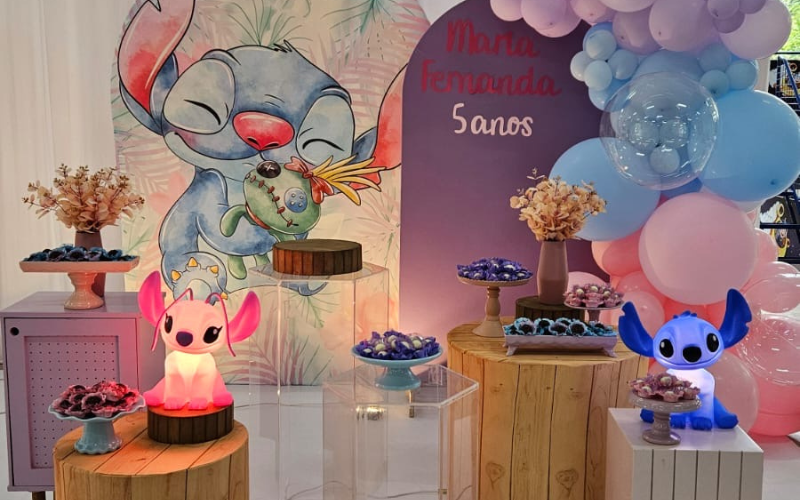 É decoração e é presente! - angel e stich na festa de aniversário