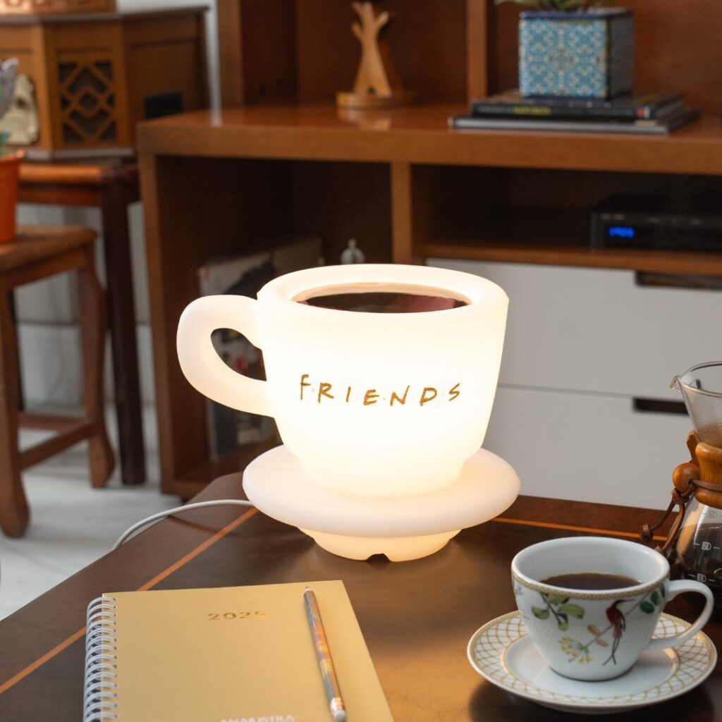 Luminária: Xícara F.R.I.E.N.D.S